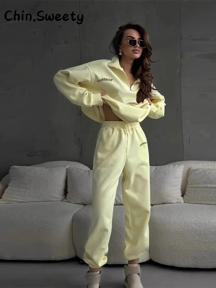 Women’s Tracksuit Set – Zipper Top & Straight Pants 2025