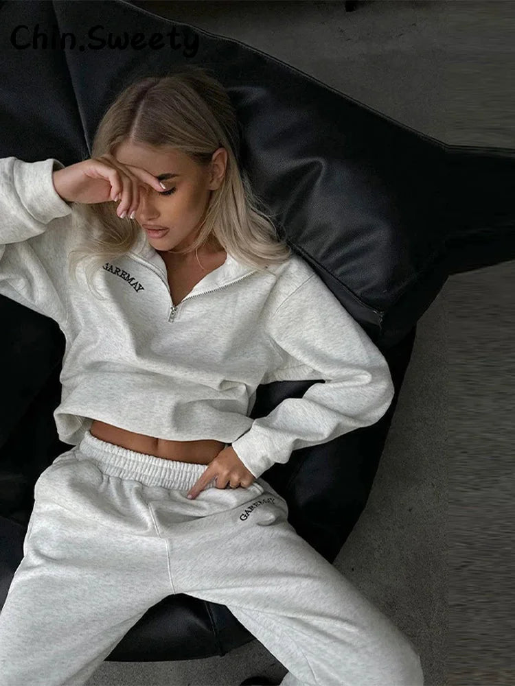 Women’s Tracksuit Set – Zipper Top & Straight Pants 2025