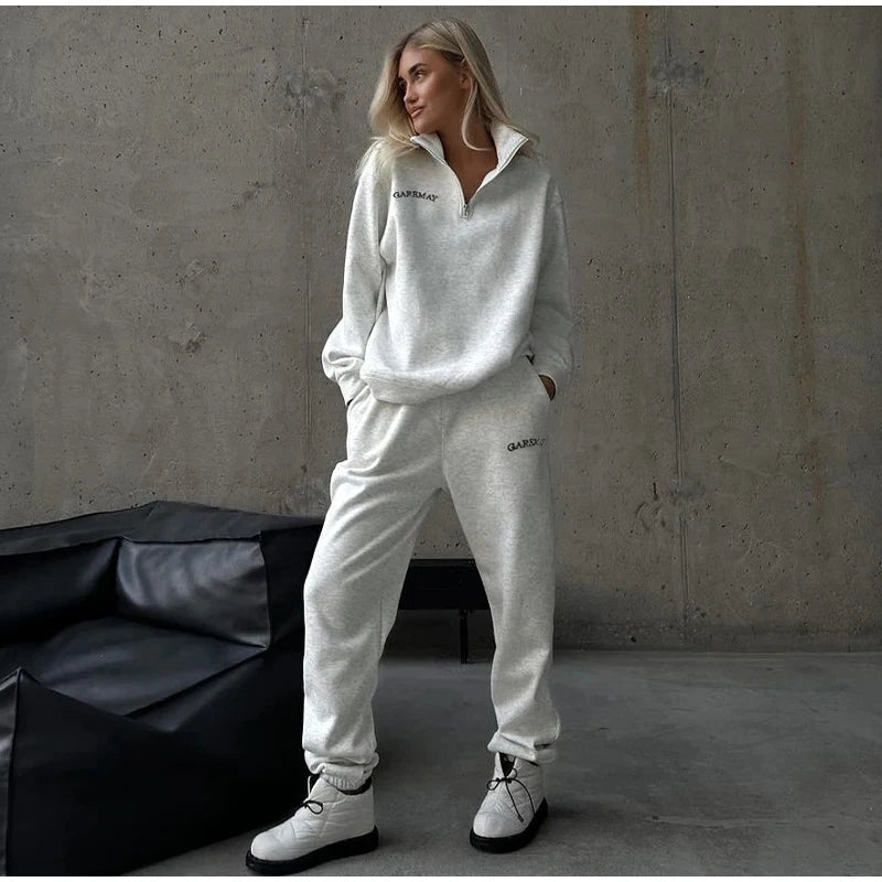 Women’s Tracksuit Set – Zipper Top & Straight Pants 2025
